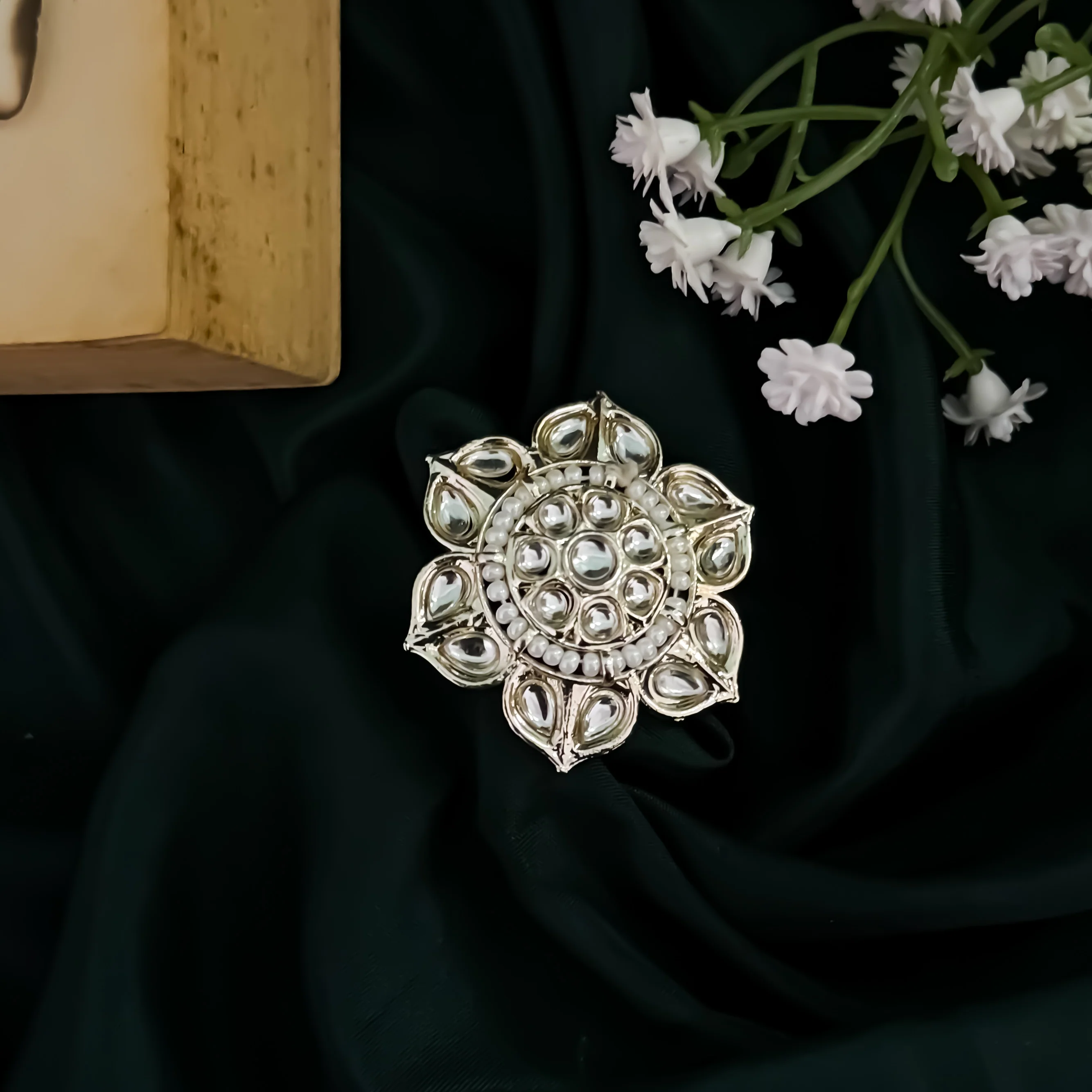 Vanya Dabi kundan Adjustable Ring