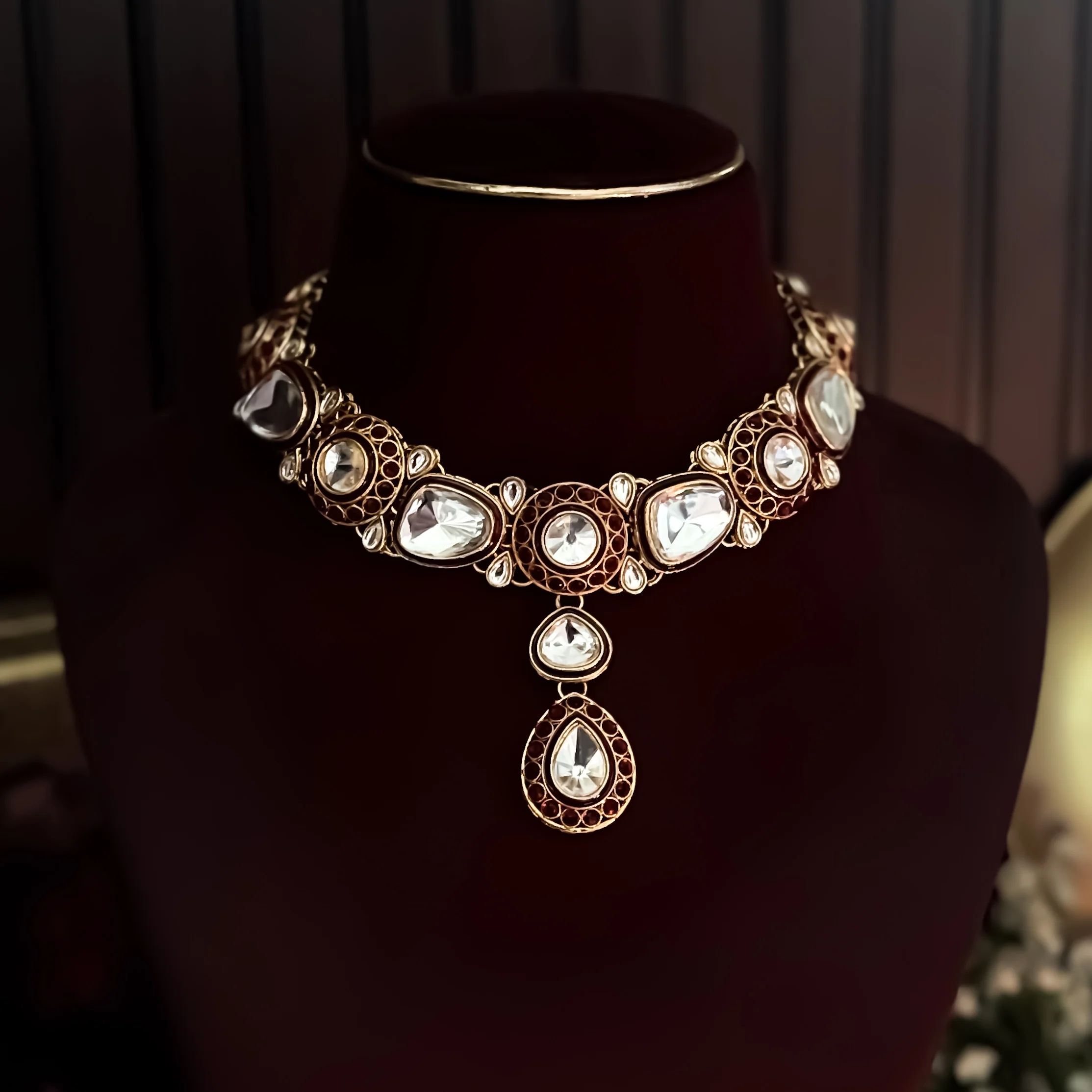 Ashnoor Kundan Necklace Set - Maroon - Image 4