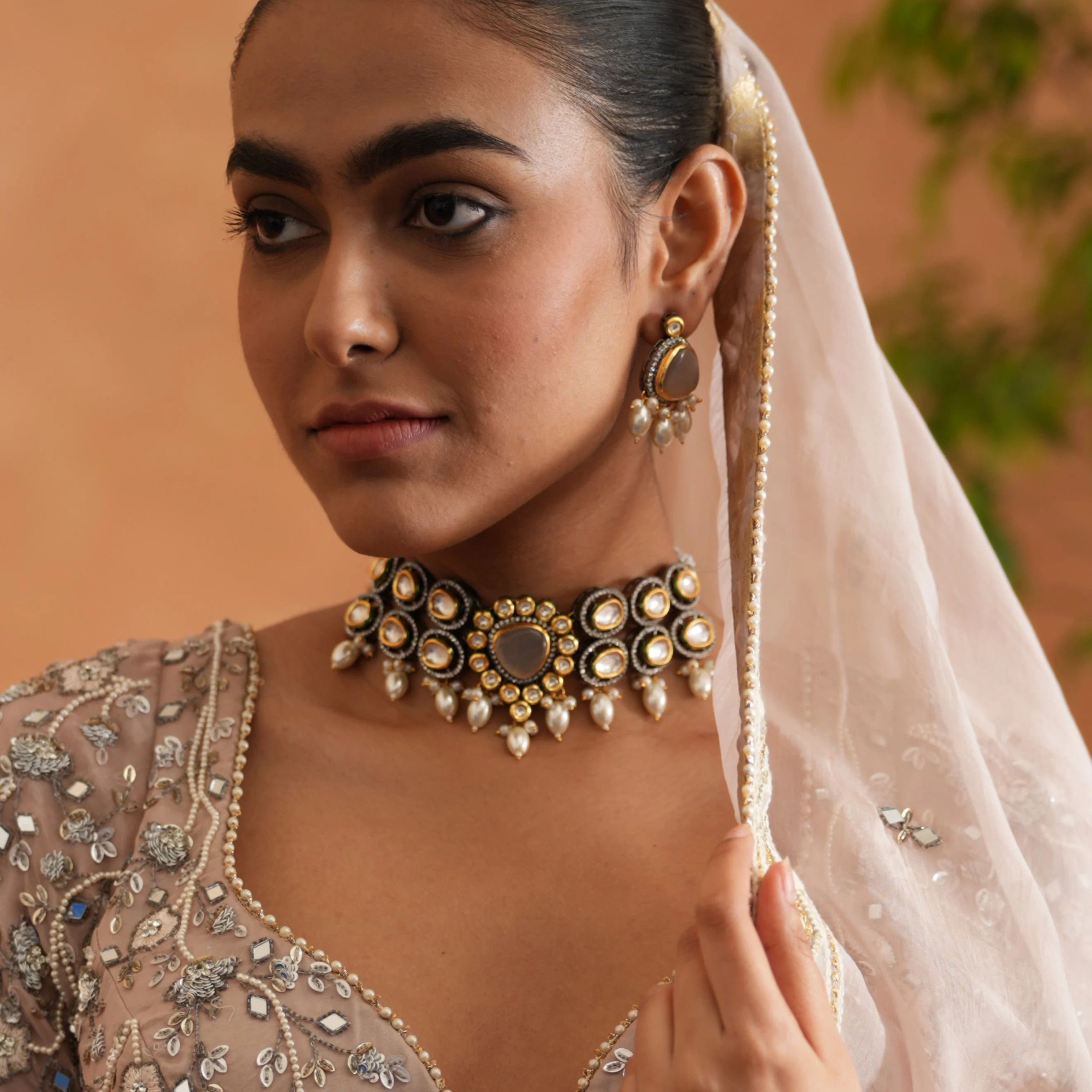 Devyani Kundan Necklce Set-Golden - Image 2