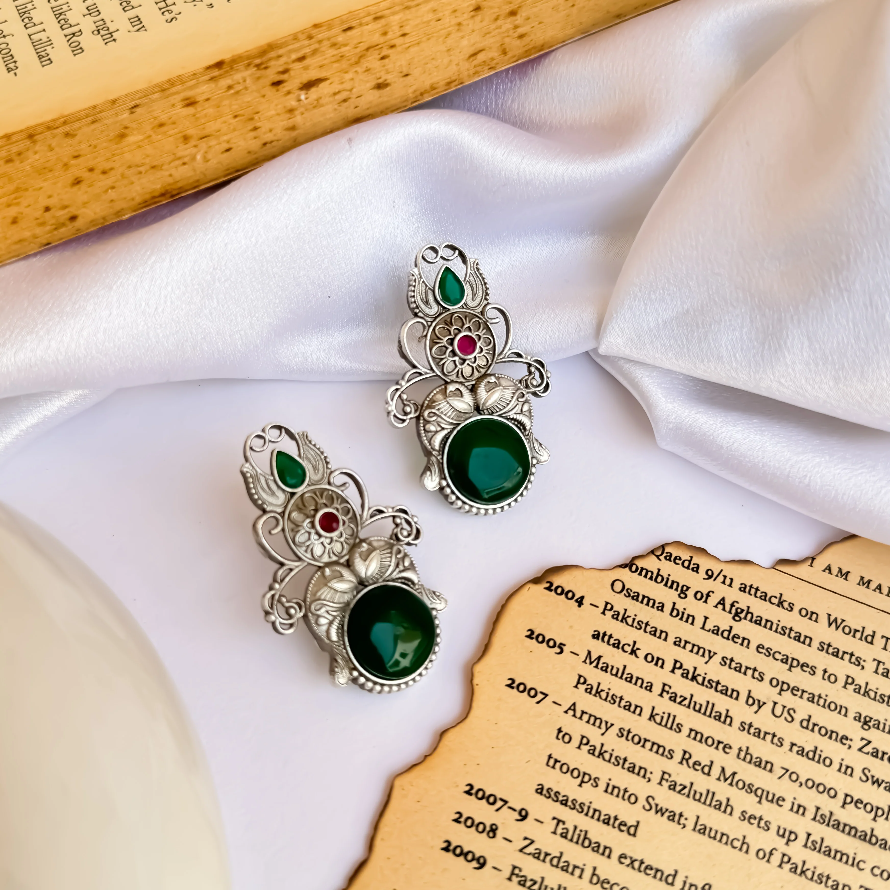 Hania Monalisa SLA Brass Earrings - Green - Image 5