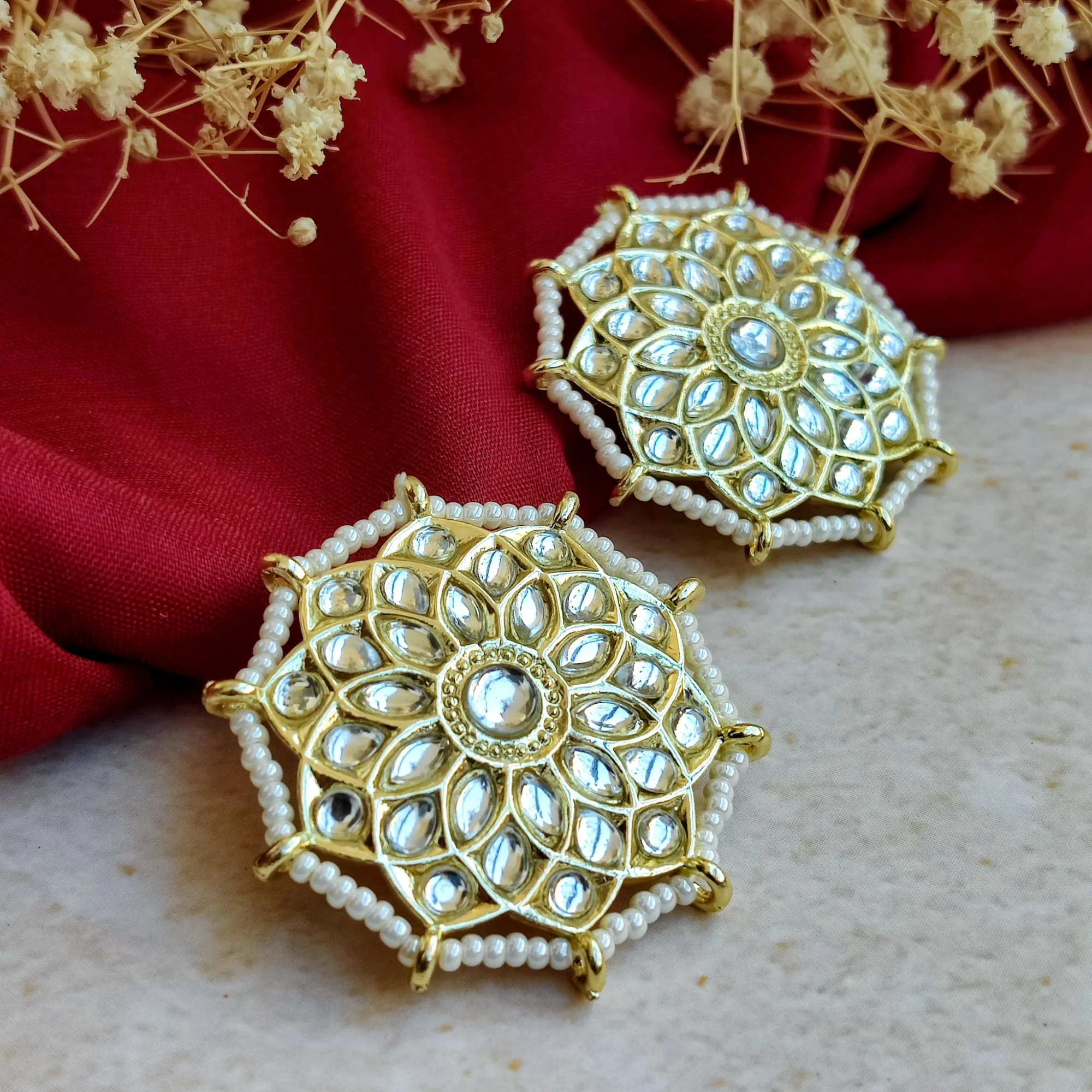 Mandala Dabi Kundan Golden Stud Earring - Image 3
