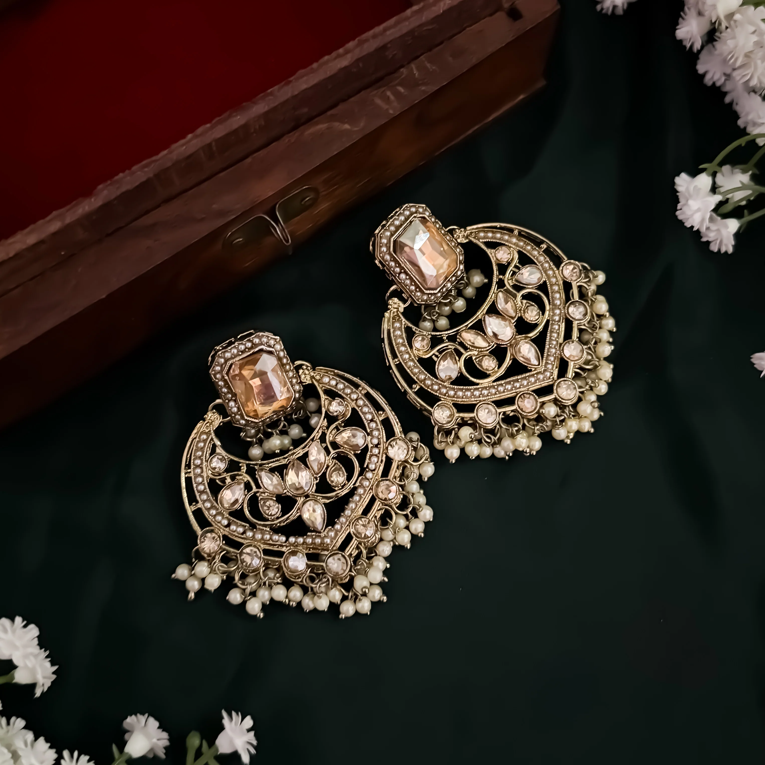 Miraj Jadau Reverse AD Necklace Set - Golden (𝑮𝒆𝒕 𝑭𝒓𝒆𝒆 𝑰𝒏𝒗𝒊𝒔𝒊𝒃𝒍𝒆 𝑬𝒂𝒓𝒄𝒉𝒂𝒊𝒏) - Image 5