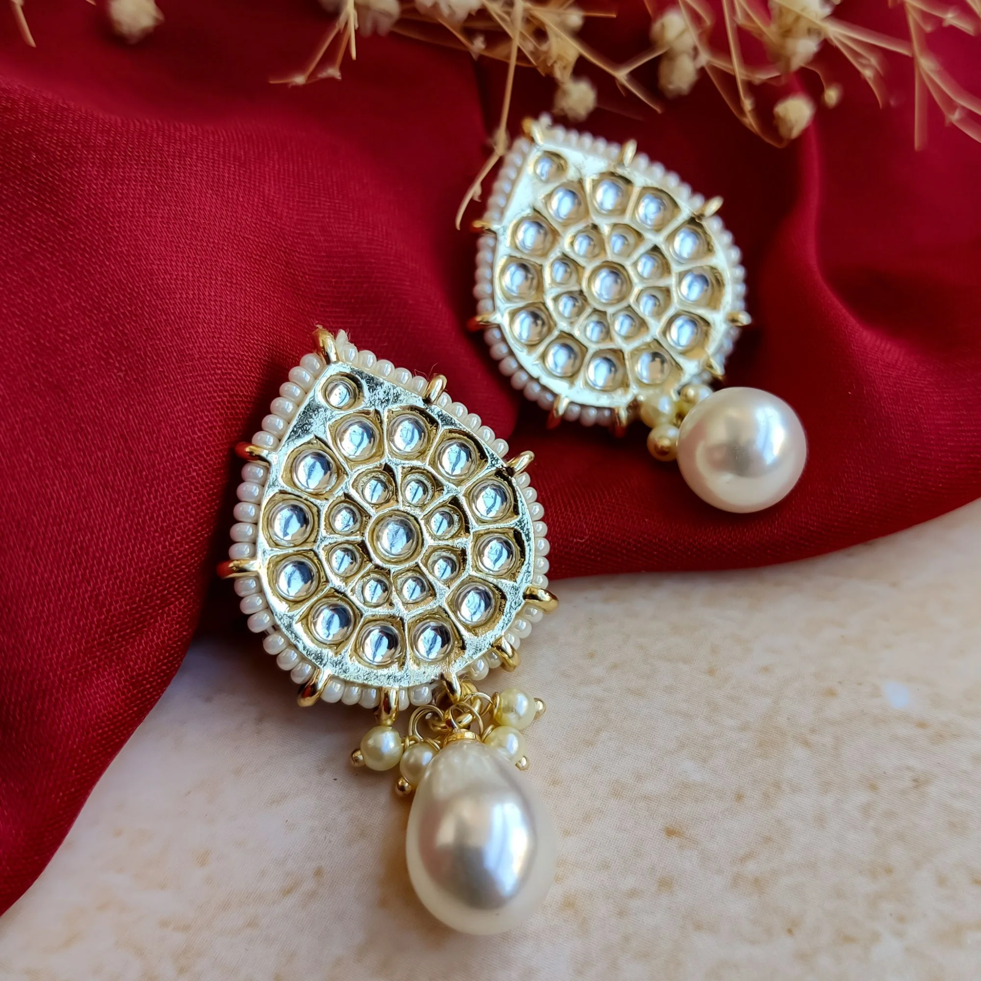 Patra Golden Dabi Kundan Stud Earring - Image 3