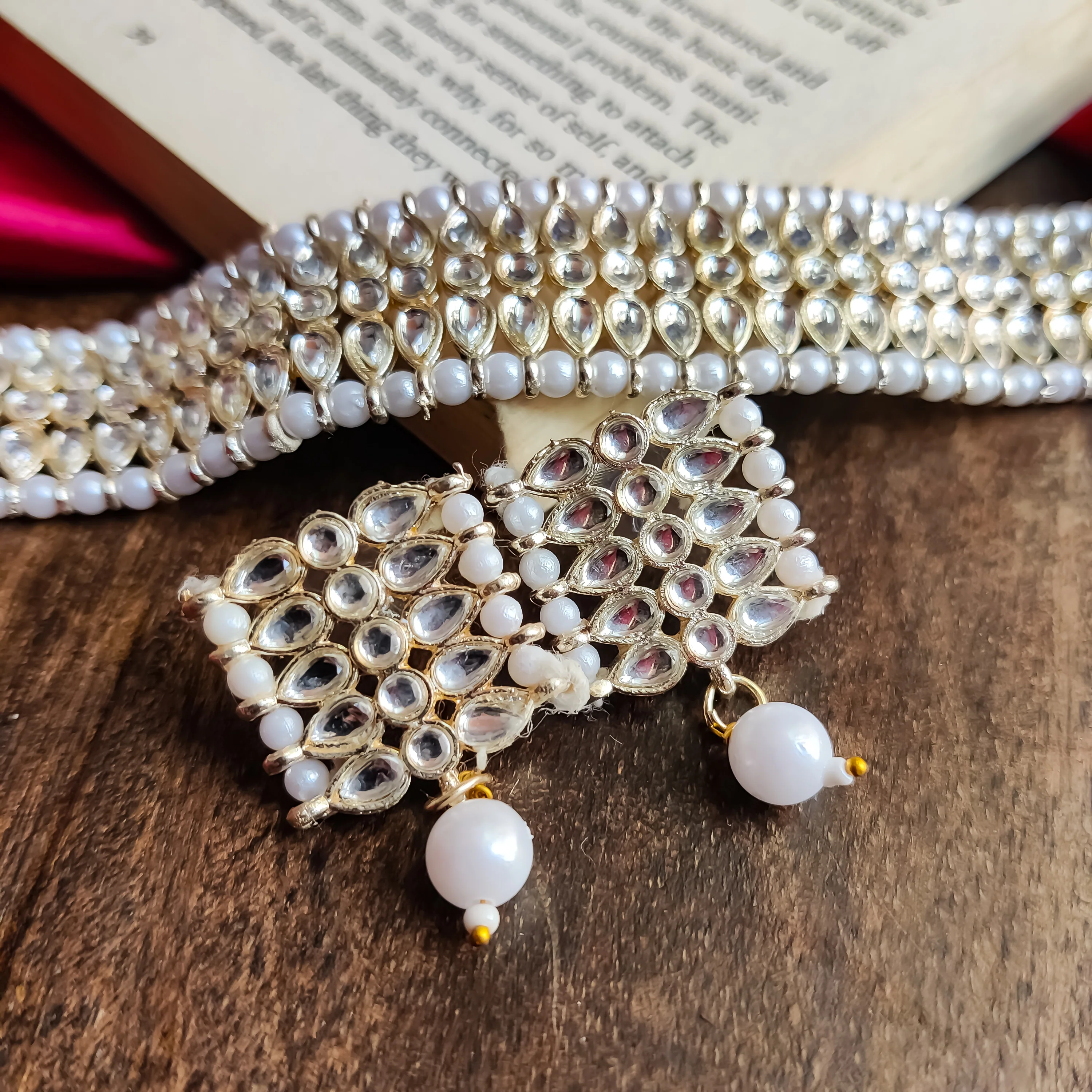 Rida Dabi Golden Kundan Necklace Set with Earrings - Image 2