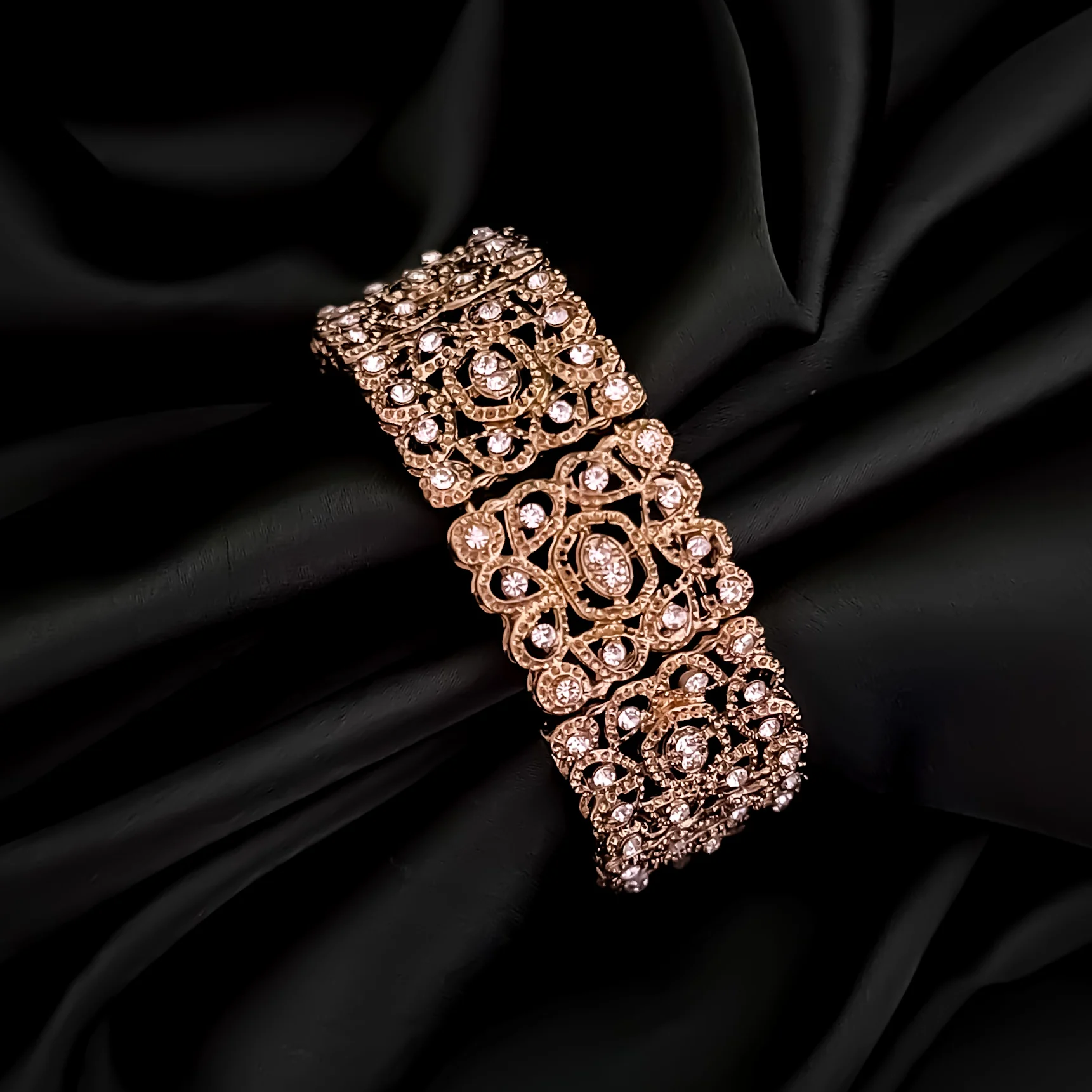 Sabrina Kundan Openable Bracelet/Kada - Golden - Image 3
