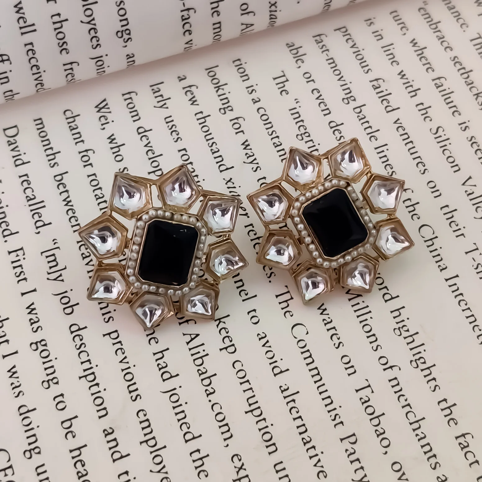 Shaheen Kundan Stud Earring - Black - Image 3
