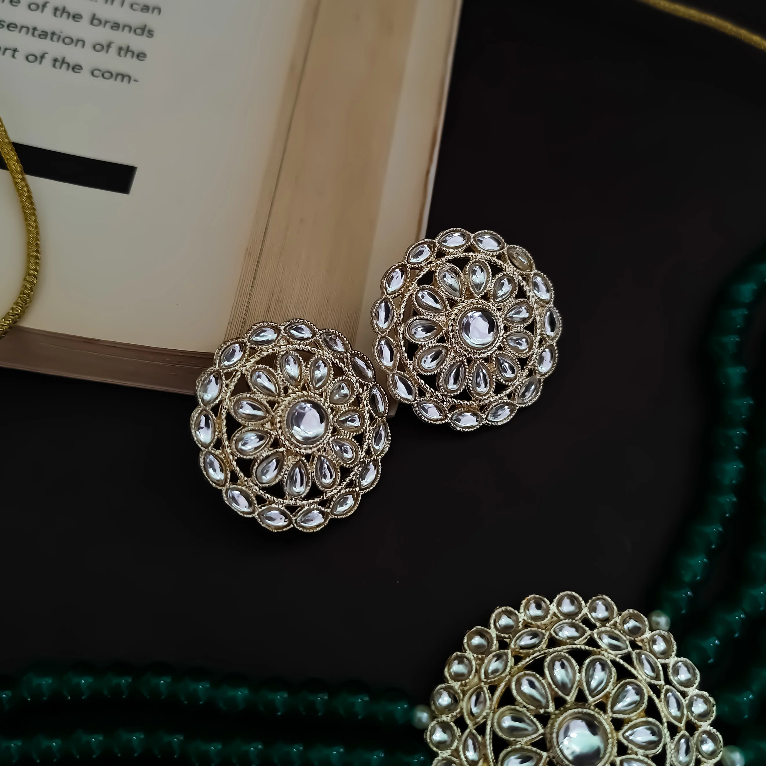 VAANI KUNDAN PEARL NECKLACE GREEN - Image 4